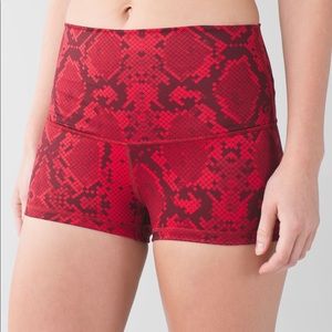 NWOT lululemon boogie yoga shorts